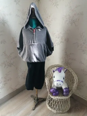 Pull cape fin gris à capuche avec bouton et fermeture / sans marque / (8ans)