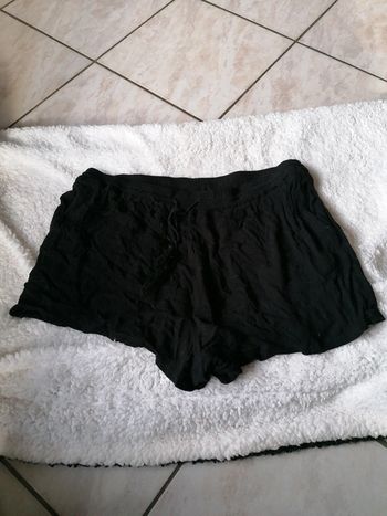 Short court noir taille 48
