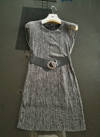 ● Taille M ● Robe argentée + ceinture