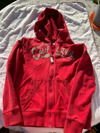 Gilet zippé rouge esprit 10 ans
