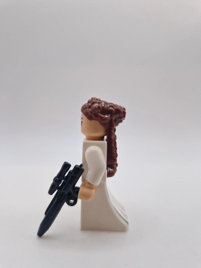 Figurine type lego Princesse Leia star wars - photo numéro 2