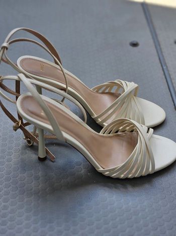 Vends  sandales talons