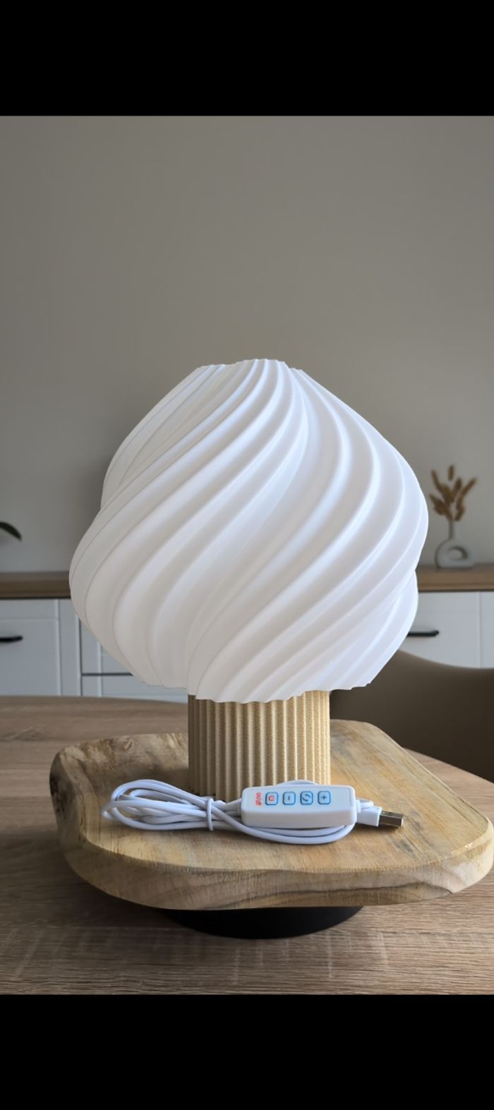 Lampe design blanche socle beige - photo numéro 4