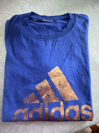 T-shirt adidas en très bon état taille S