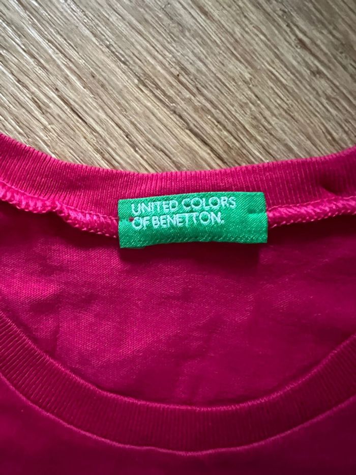 Tee shirt 8/9 ans benetton rosę fuschia très bon état - photo numéro 3