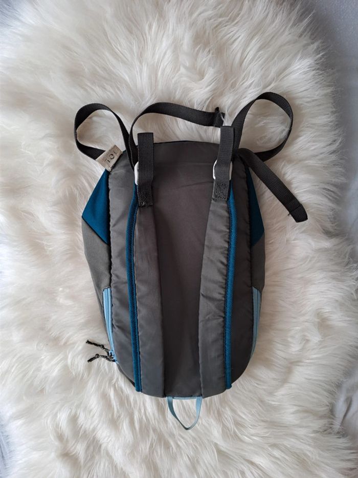 Petit sac à dos Quechua gris et bleu 10L - photo numéro 2