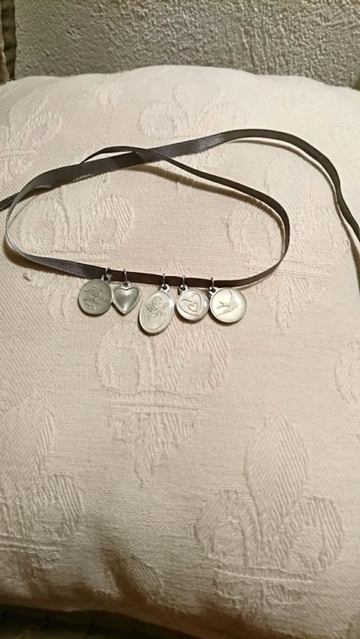 Bracelet/ras de cou gris nacre et