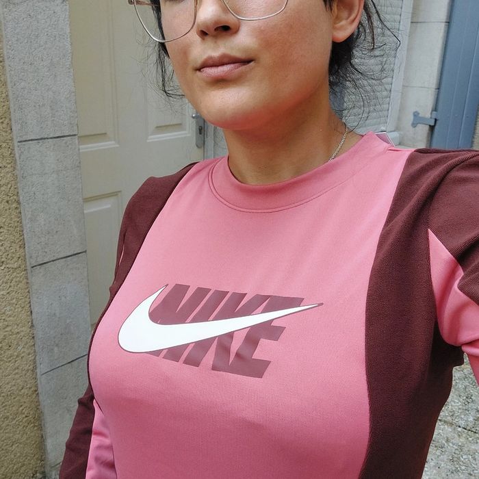 Top Nike taille Xs mais fit S - photo numéro 4