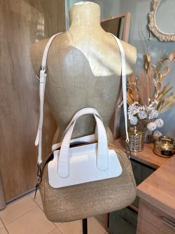 Joli sac à main 32 x 22 cm