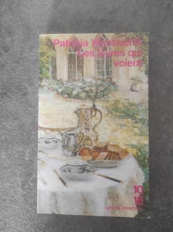 Les lèvres qui voient Patricia Wentworth 10/18 Grands Détectives 2004