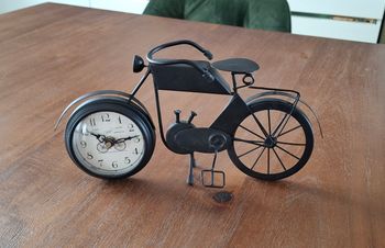 pendule "vélo" noire