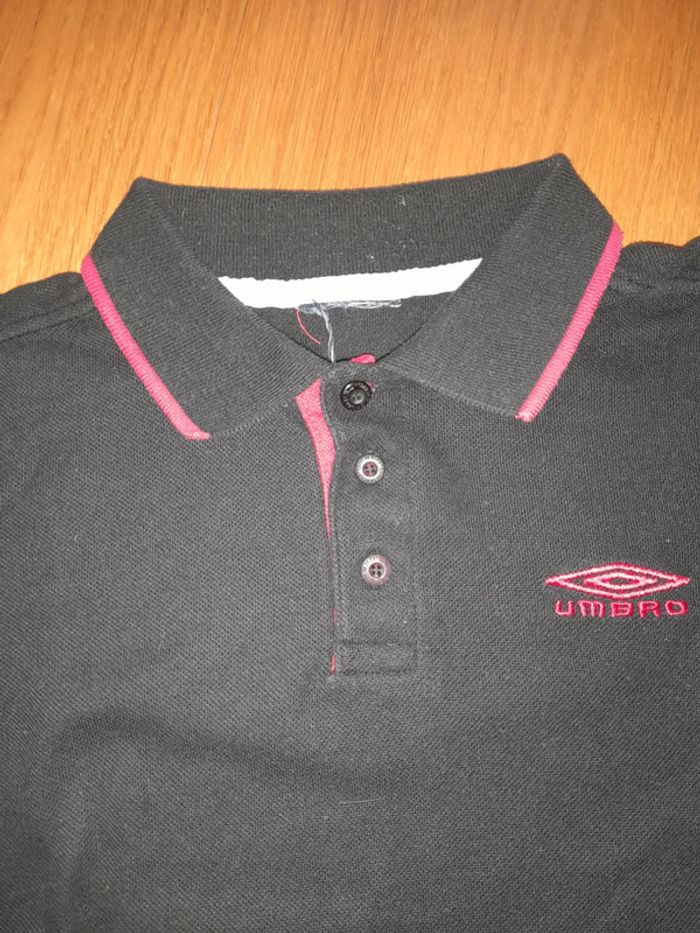 Polo Umbro noir et bordure rouge - photo numéro 2