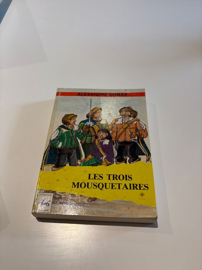 Livre « les trois mousquetaires » d’Alexandre Dumas édition Bias