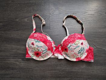 Soutien-gorge blanc et rouge à fleurs 85B 34/36