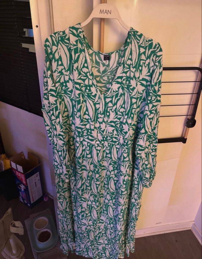 Robe verte et blanche Kiabi - Taille 4XL - photo numéro 2