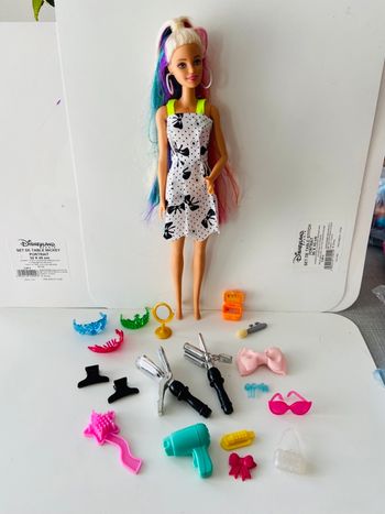 Poupée Barbie coiffeuse 