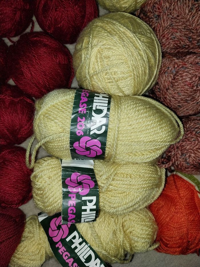 Pelotes de laine à tricoter - photo numéro 2