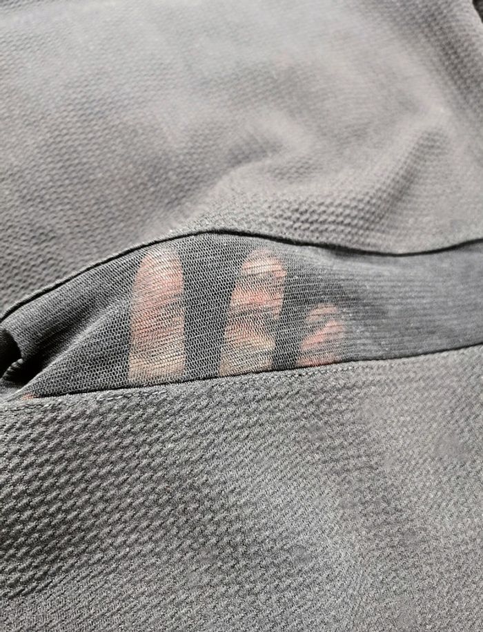 Robe moulante noire à manches longues ajourée à la taille- T.XS ou T.34 🖤 - photo numéro 3