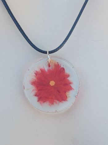 Collier fleur rouge orange