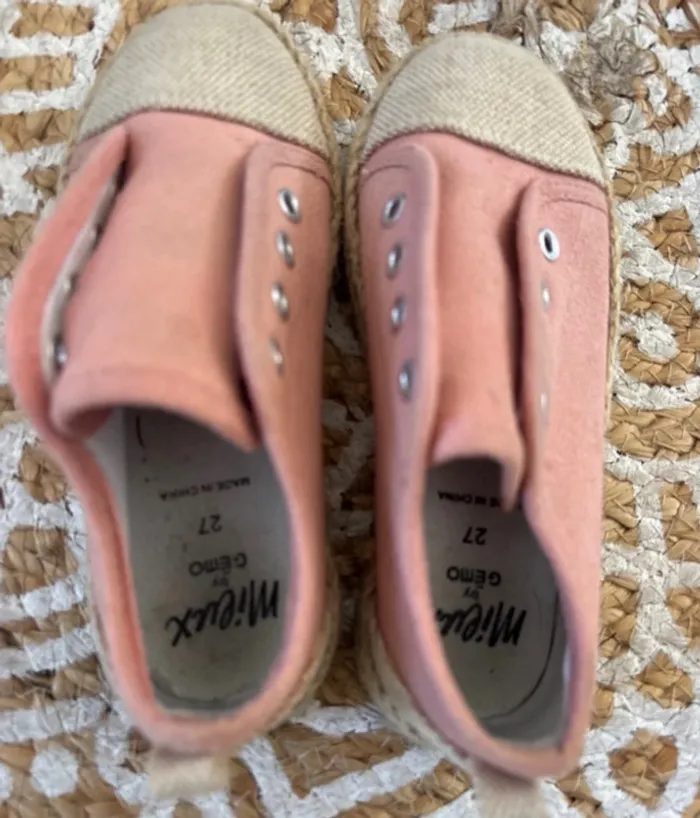 Jolie paire de baskets en toile - photo numéro 4