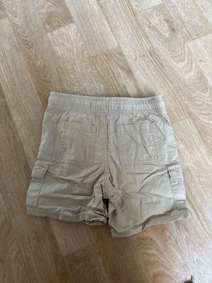 Short Primark taille 3/4 ans - photo numéro 3