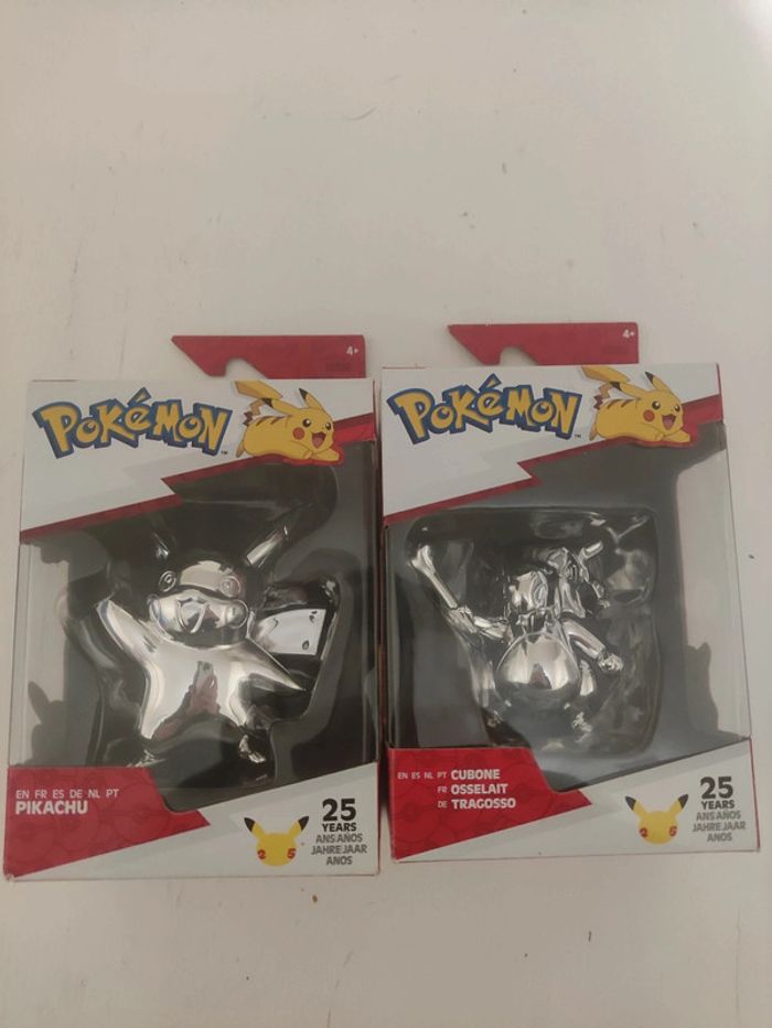 Figurine Pokémon célébration 25 anniversaire Pikachu et Osselait neuf