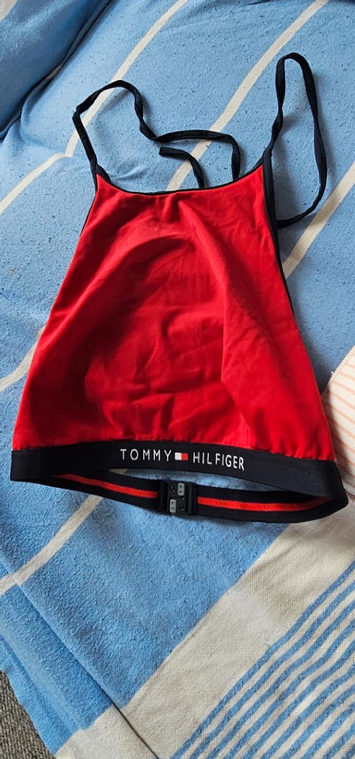 Haut de maillot rouge Tommy Hilfiger taille 36 - photo numéro 4