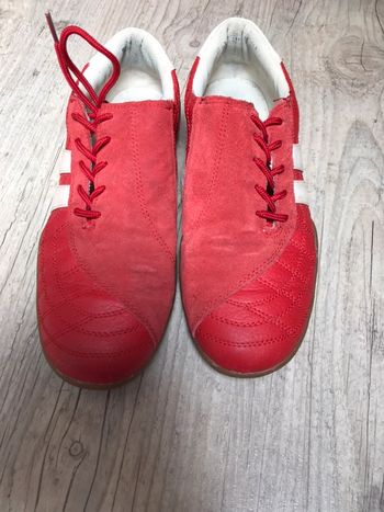 Basket rouge en cuir taille 40