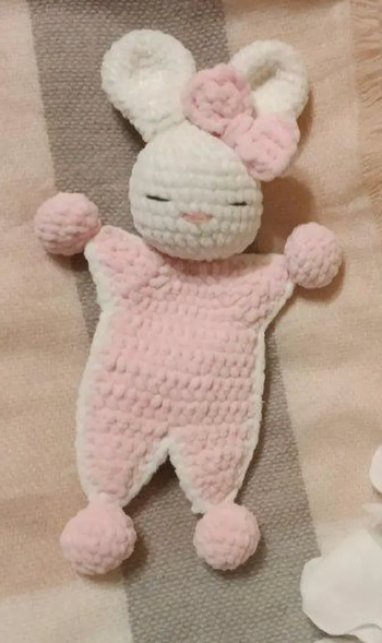 🐰 Petit doudou Lapin au crochet – Fait main avec amour 🧶✨