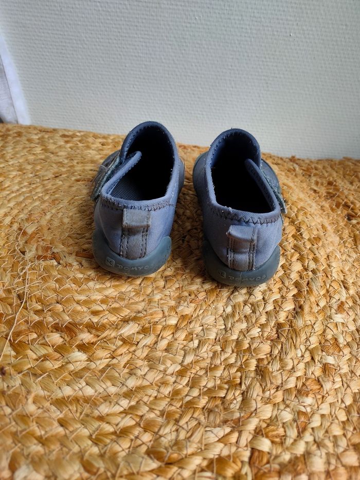 Chaussons souples Baby gym Decathlon taille 24 - photo numéro 3