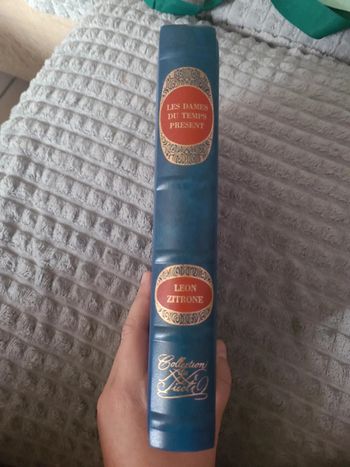Les dames du temps présent