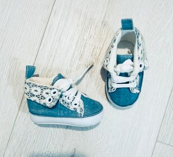 0/3 mois - baskets bleu jeans et dentelles