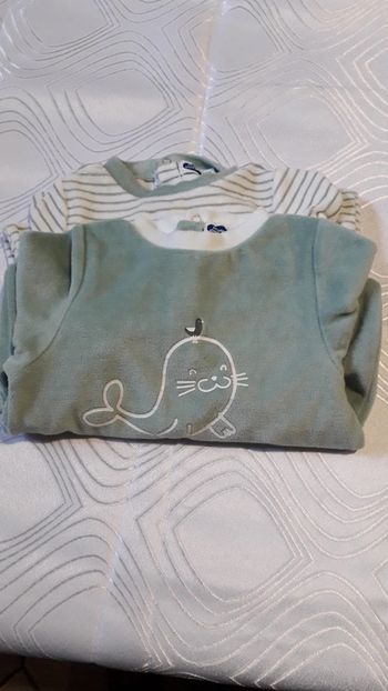 Lot 2 pyjamas grenouillères 6 mois