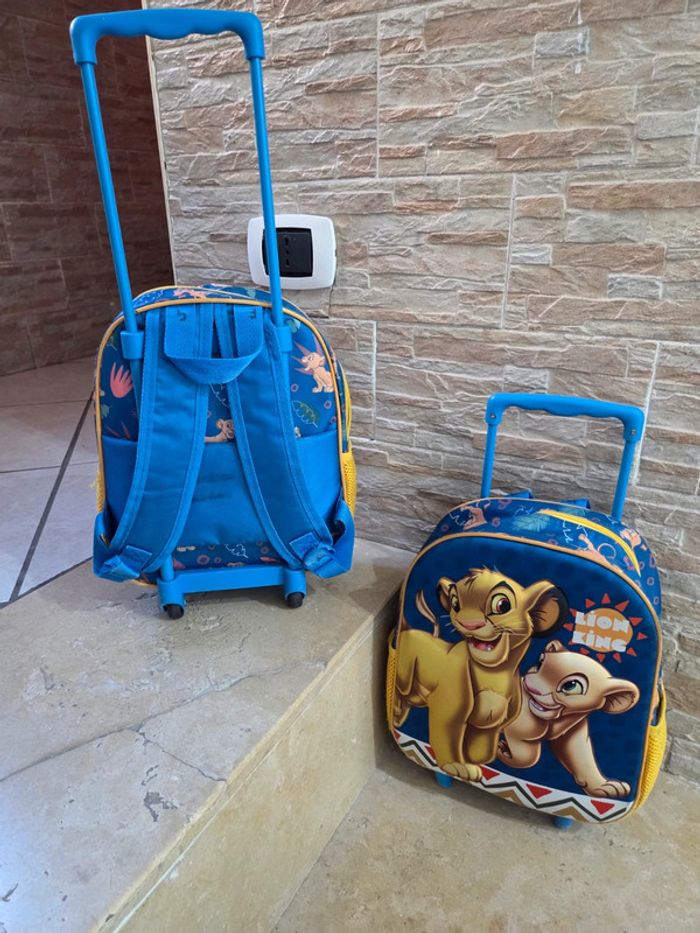 Zainetto asilo simba 10 € tutti e due oppure 5€ uno, se hai bisogno te lo regalo - photo numéro 3