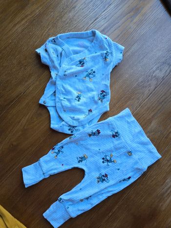 Ensemble boddie t shirt et pantalon mickey et minnie