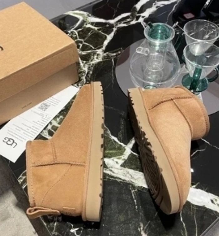 Ugg ultra mini boots . - photo numéro 2