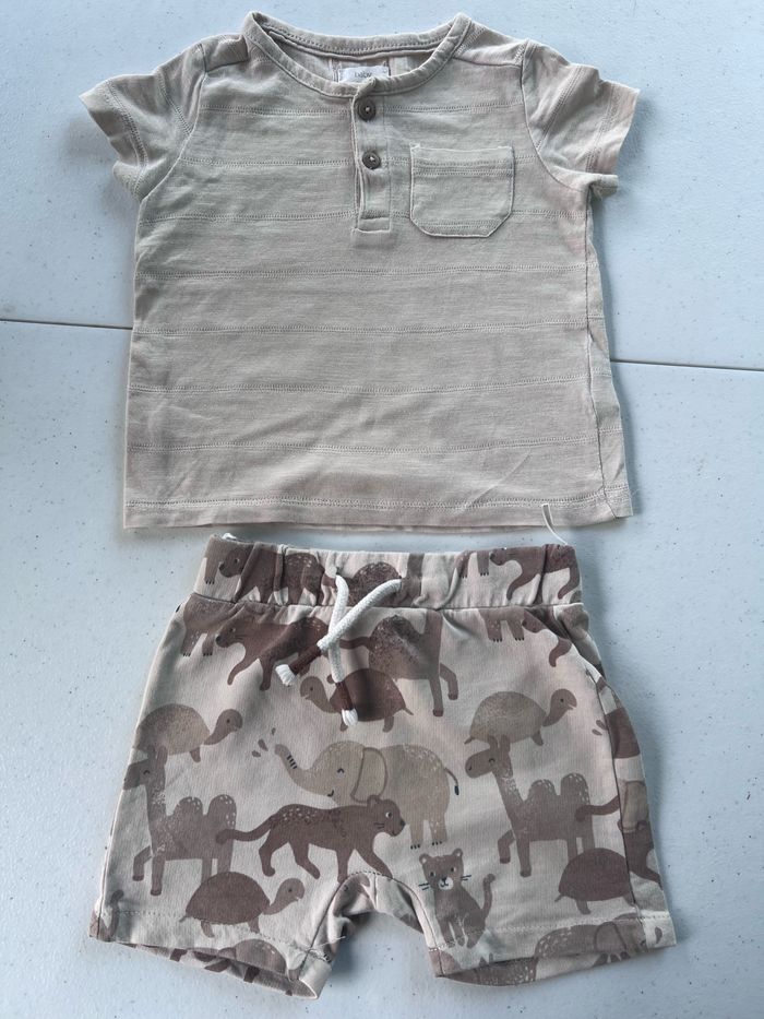 Ensemble short et t-shirt C&A Très bon état  Taille 9/12 mois 80 cm  Motif savane - photo numéro 3