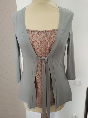 Haut avec devant imprimé petites fleurs