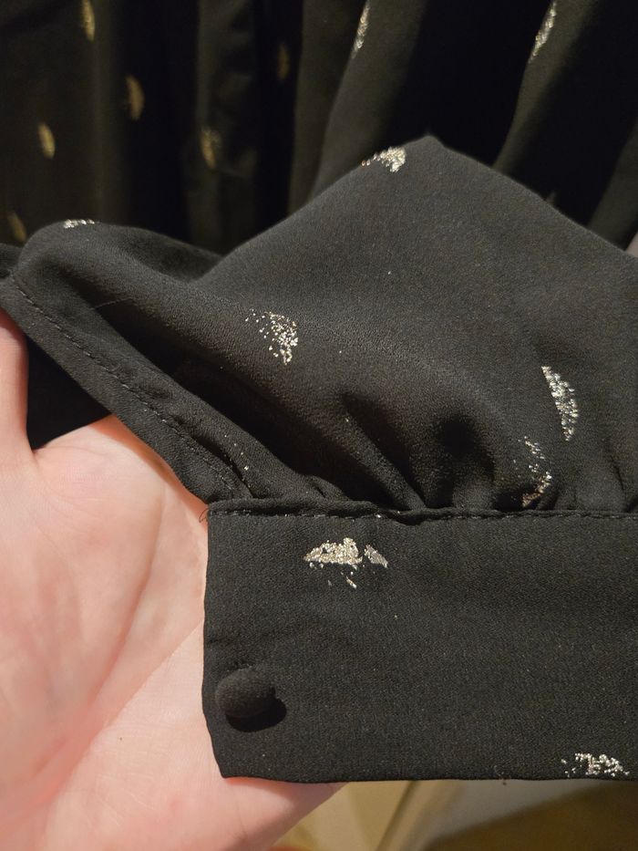 Blouse noire/dorée à lavallière T.44/46 Kiabi - photo numéro 6