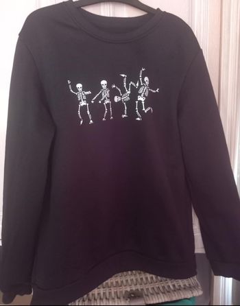 Pull avec squelettes taille L Shein