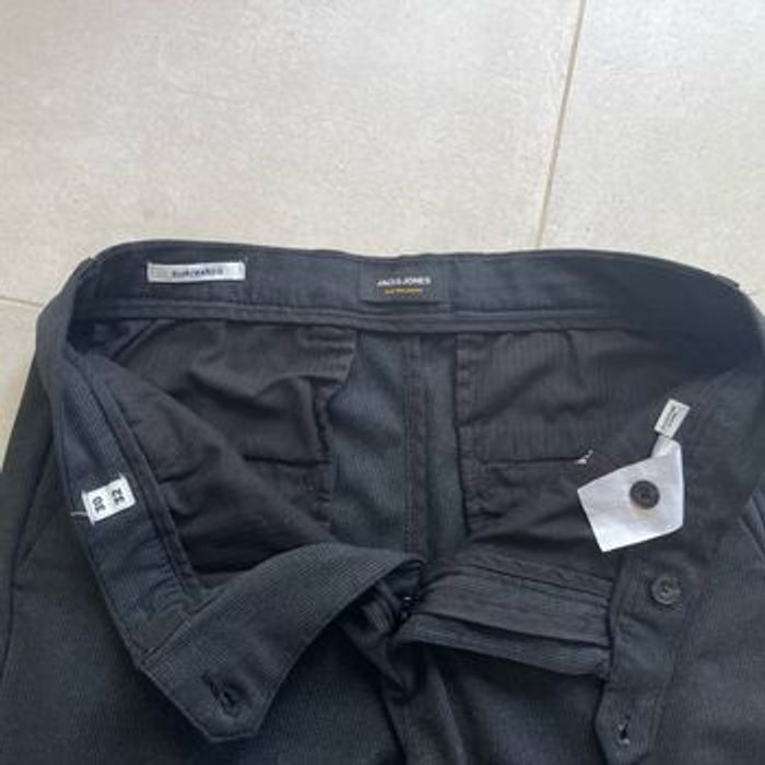 Lot de 2 pantalons. Jack and. Jones 30/32 - photo numéro 3