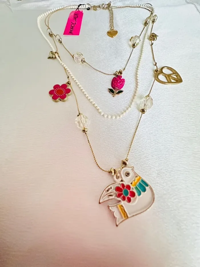 Vintage - Collier multirangs Betsey Johnson – Perles, fleurs, oiseau émaillé et charms dorés - photo numéro 4
