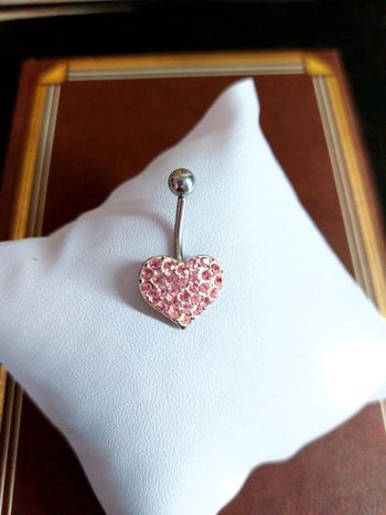 Magnifique piercing cœur rose à strass