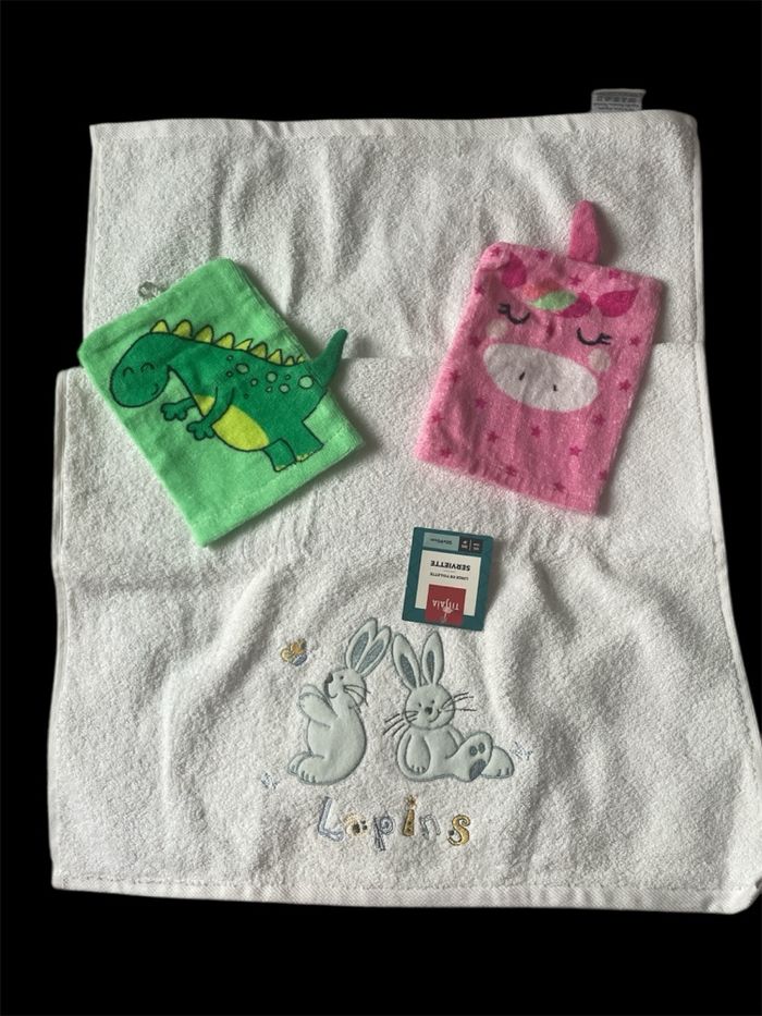 Serviette de bain enfant neuve + 2 gants de toilettes enfants - photo numéro 2