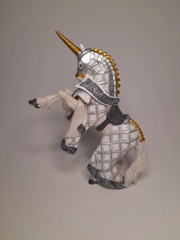 Licorne blanche cabrée Papo
