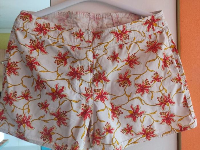 Short fleuri