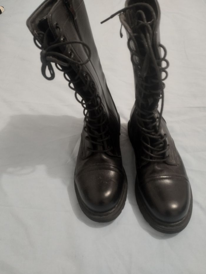 Bottes rangers noires montantes – excellent état 🖤
- photo numéro 5