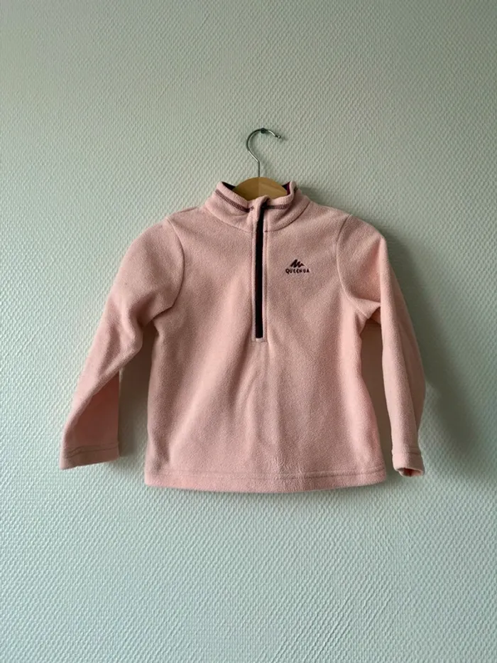 Veste polaire à zip.