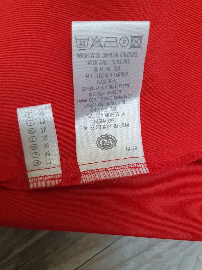 Robe noire et rouge. - photo numéro 4