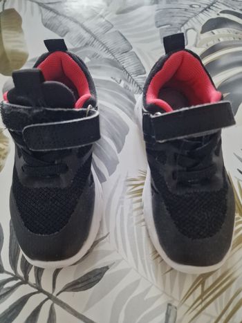 Baskets taille 23